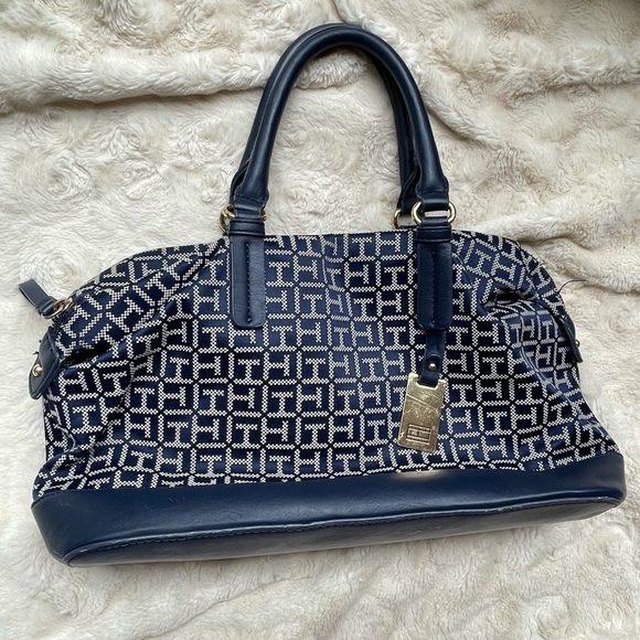 Tommy Hilfiger Handbags - Tommy Hilfiger Signature Print Zipper Closure Bag